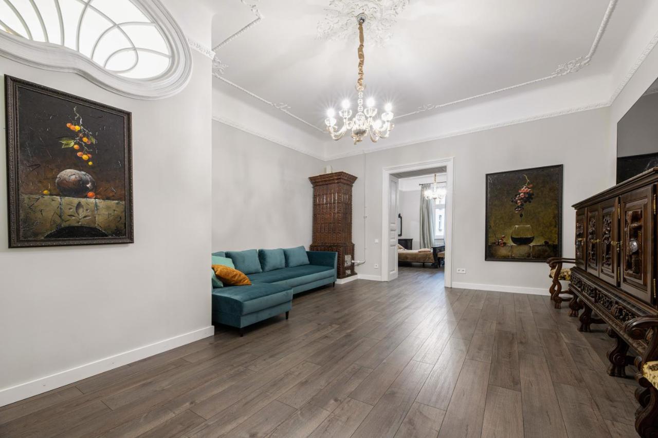 3 Room Apartments , Rohatyntsyv Street ลวีฟ ภายนอก รูปภาพ