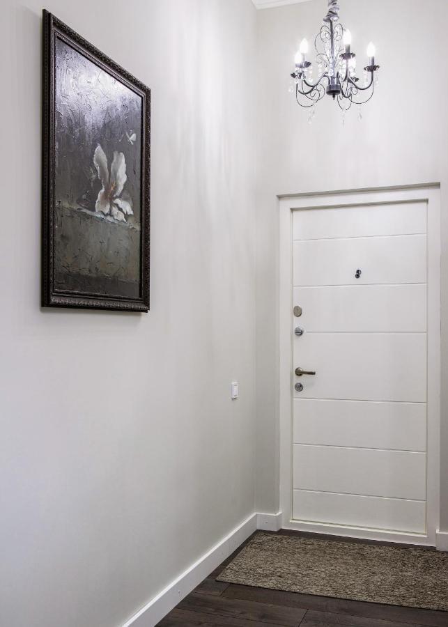 3 Room Apartments , Rohatyntsyv Street ลวีฟ ภายนอก รูปภาพ